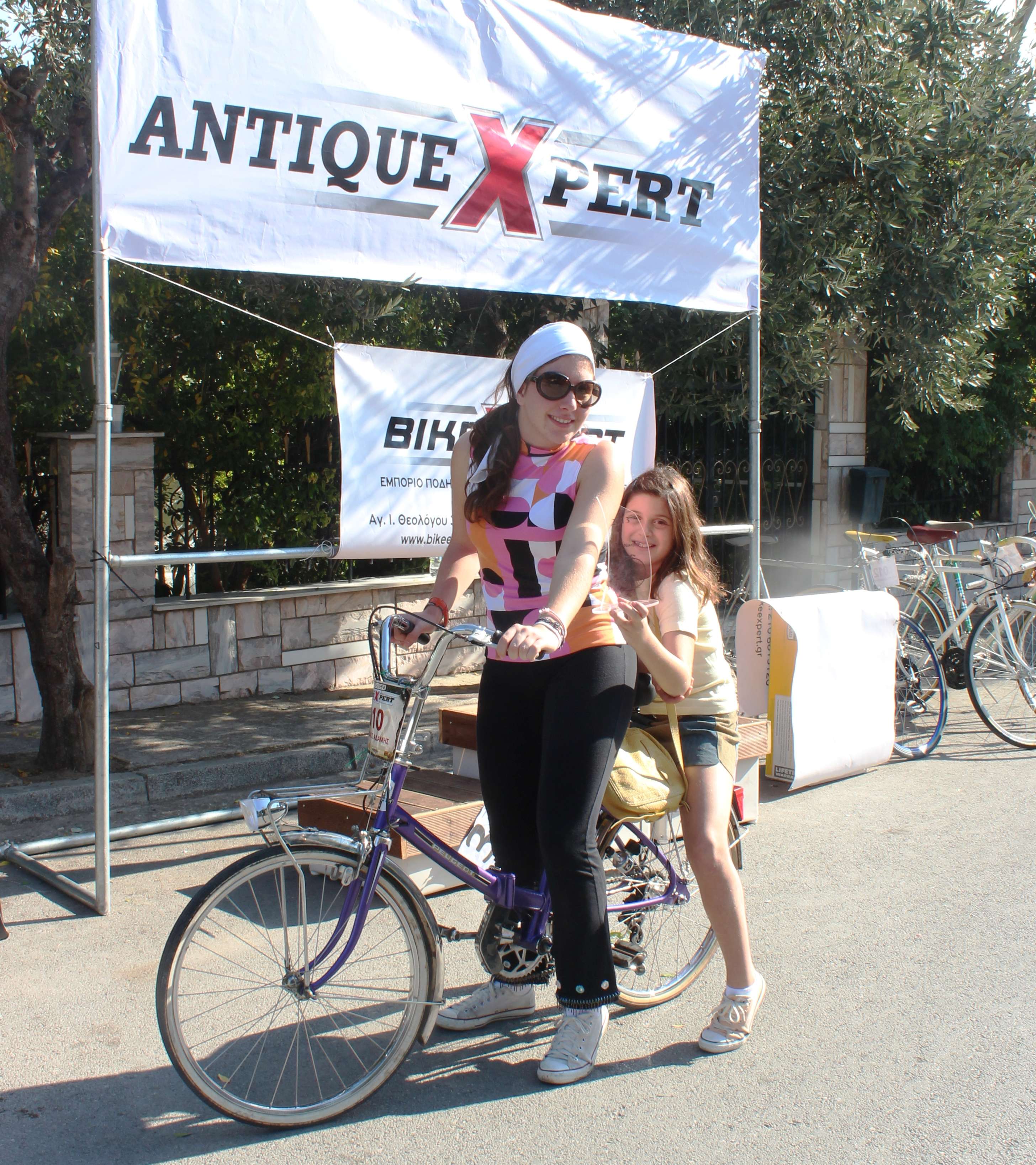 AntiqueXpert– Εκπληκτική ατμόσφαιρα στη γιορτή του κλασικού ποδηλάτου!